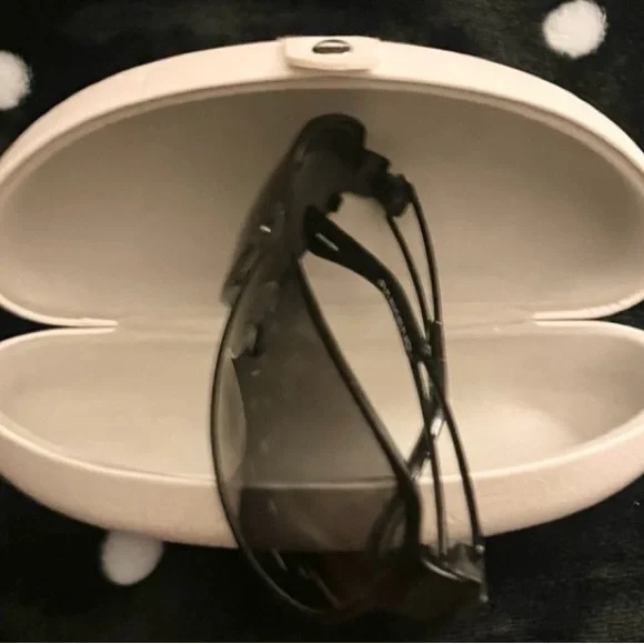 Diesel Aviators Black Sunglasses w/white case USED LIKE NEW MINOR SIGNS OF WEAR!